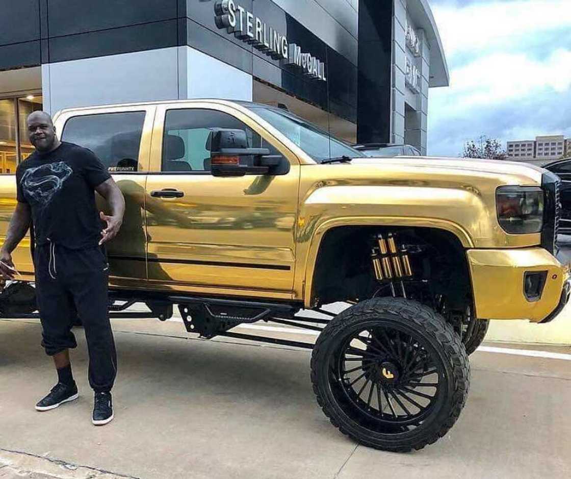How tall is Shaquille O'Neal? How tall is Shaquille O'Neal?