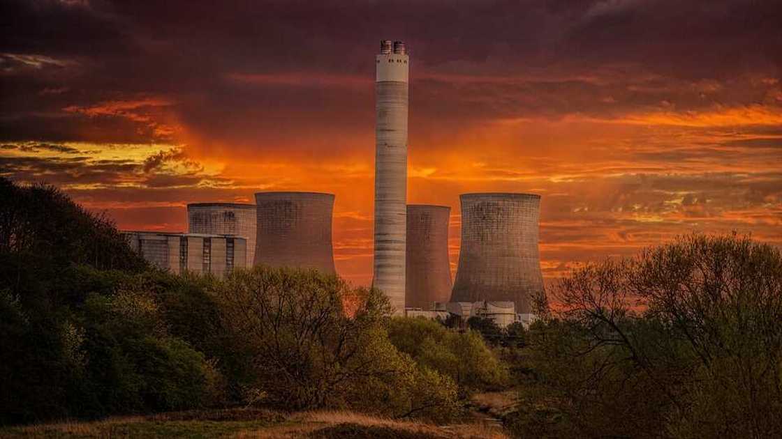 pros and cons of nuclear power