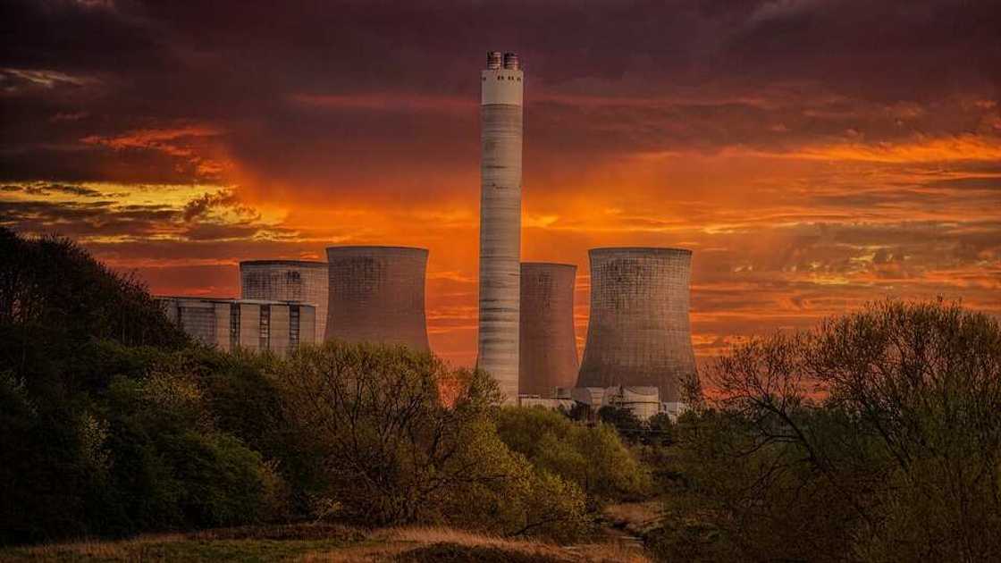 pros and cons of nuclear power pros and cons of nuclear power