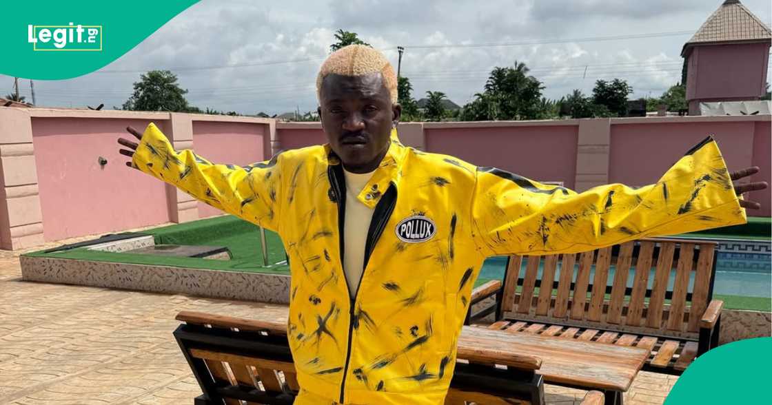 Portable's trends as he spends quality time with his children. Portable's trends as he spends quality time with his children.