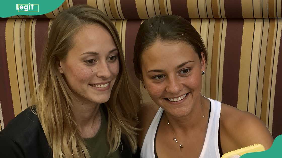 Marta Kostyuk and her sister Mariya in a café Marta Kostyuk and her sister Mariya in a café