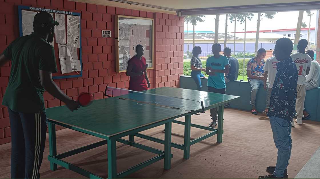 Ronik Polytechnic students play badminton.
