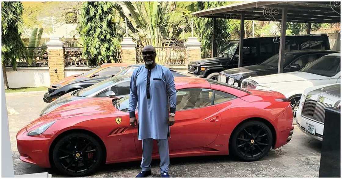 Wasu suna kashe kudinsu ne a kan 'hodar iblis' da luwadi, na zabi sayen motoci - Dino Mekaye ya yi 'shagube' Wasu suna kashe kudinsu ne a kan 'hodar iblis' da luwadi, na zabi sayen motoci - Dino Mekaye ya yi 'shagube'