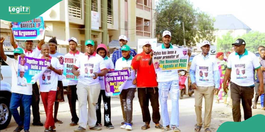 Members of the Tinubu Sylva APC Bayelsa Vanguard marching through Yenagoa during the solidarity walk. Members of the Tinubu Sylva APC Bayelsa Vanguard marching through Yenagoa during the solidarity walk.