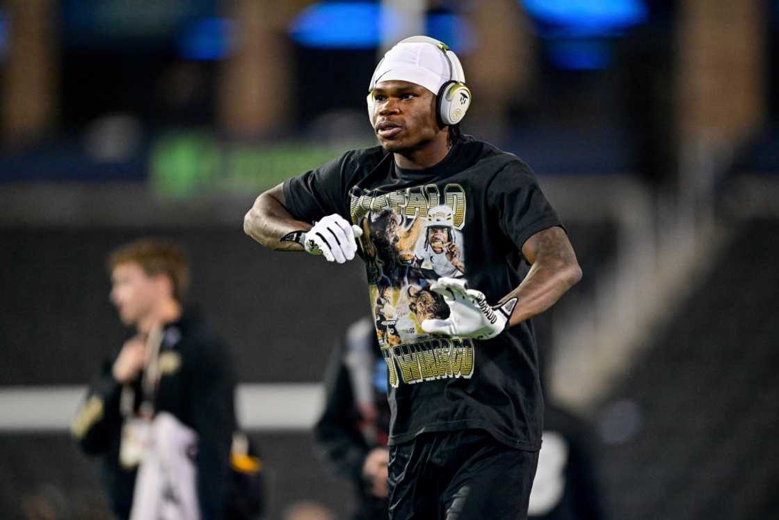 Travis Hunter of the Colorado Buffaloes warms up