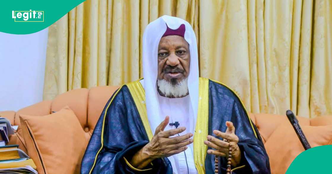 Sheikh Shariff Saleh Al-Hussaini. Sheikh Shariff Saleh Al-Hussaini.