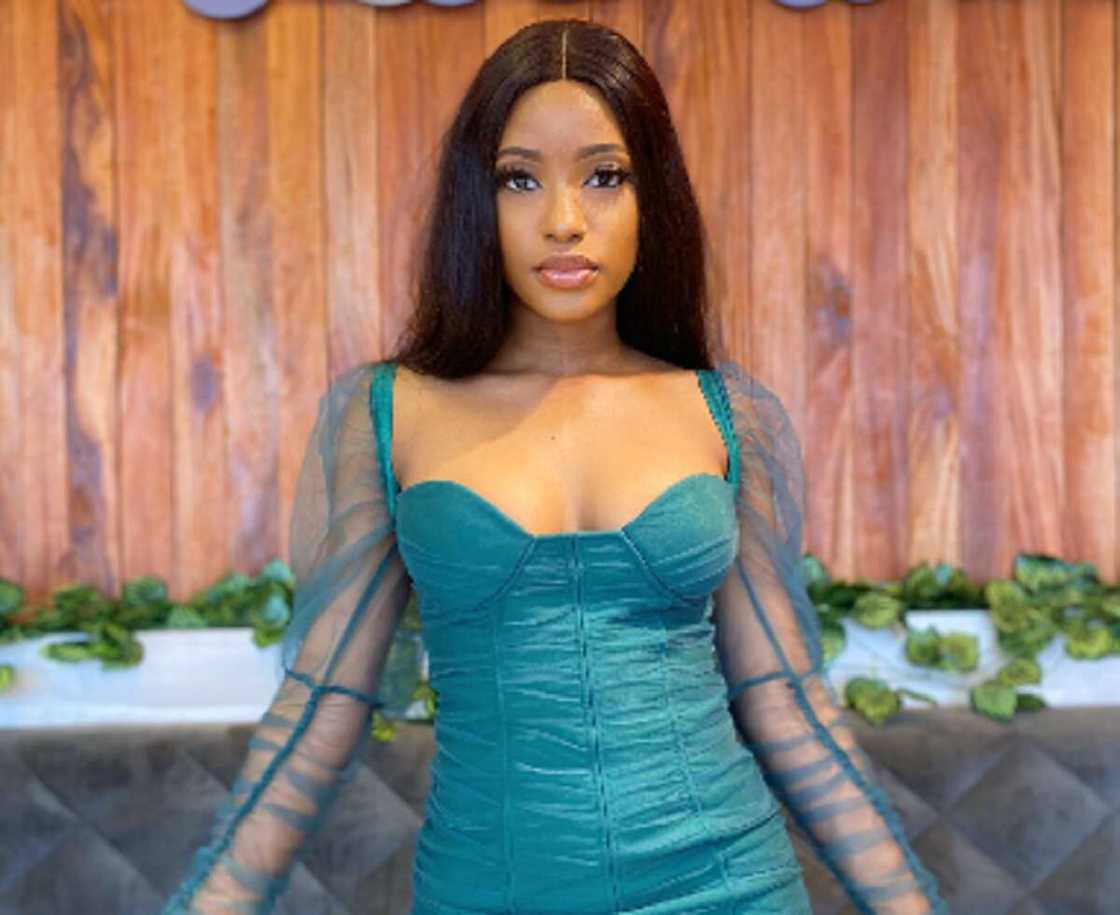 Kyakyawar budurwa ta wallafa hotonta tana neman saurayi tare da kawarta, jama'a sun yi martani Kyakyawar budurwa ta wallafa hotonta tana neman saurayi tare da kawarta, jama'a sun yi martani