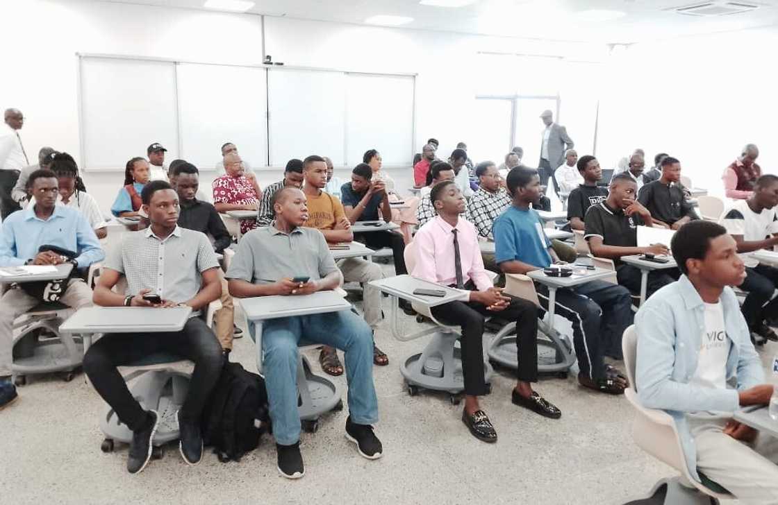 Wigwe University students in class Wigwe University students in class