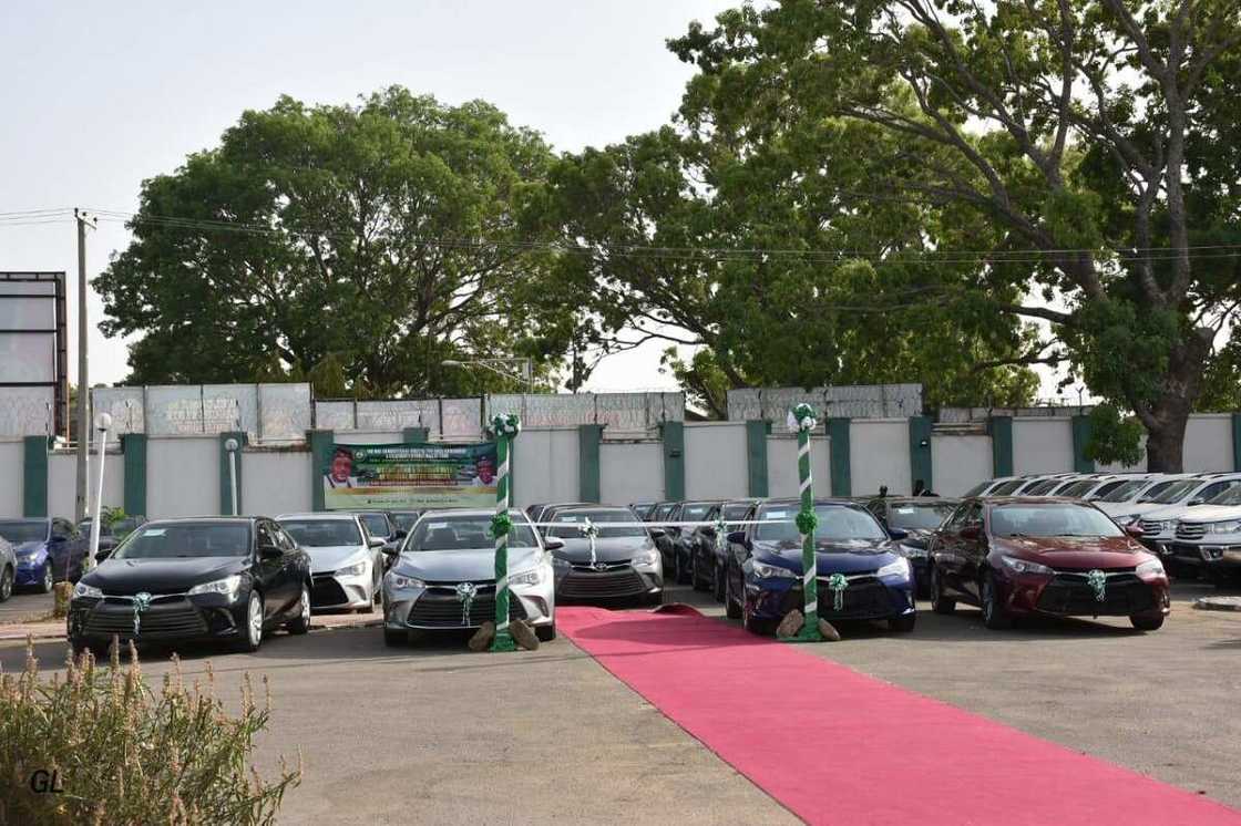 Hotunan motoccin alfarma da Gwamna Bala Mohammed ya siya wa hakimai da shugabannin kananan hukumomi Hotunan motoccin alfarma da Gwamna Bala Mohammed ya siya wa hakimai da shugabannin kananan hukumomi