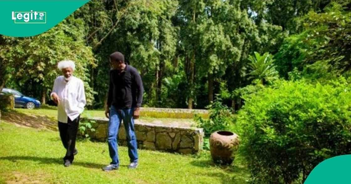 Man in awe after seeing Professor Wole Soyinka's house in Ijegba forest, Abeokuta. Man in awe after seeing Professor Wole Soyinka's house in Ijegba forest, Abeokuta.