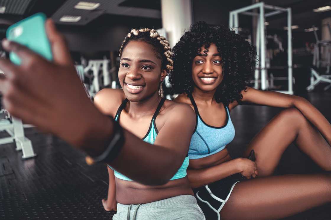 Two friends in a gym