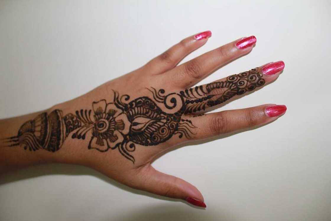 Flower mehndi style