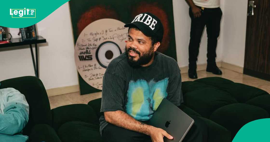 Davido's manager Asa trends over how he treated streamer Enzo at OBO's Dallas concert Davido's manager Asa trends over how he treated streamer Enzo at OBO's Dallas concert