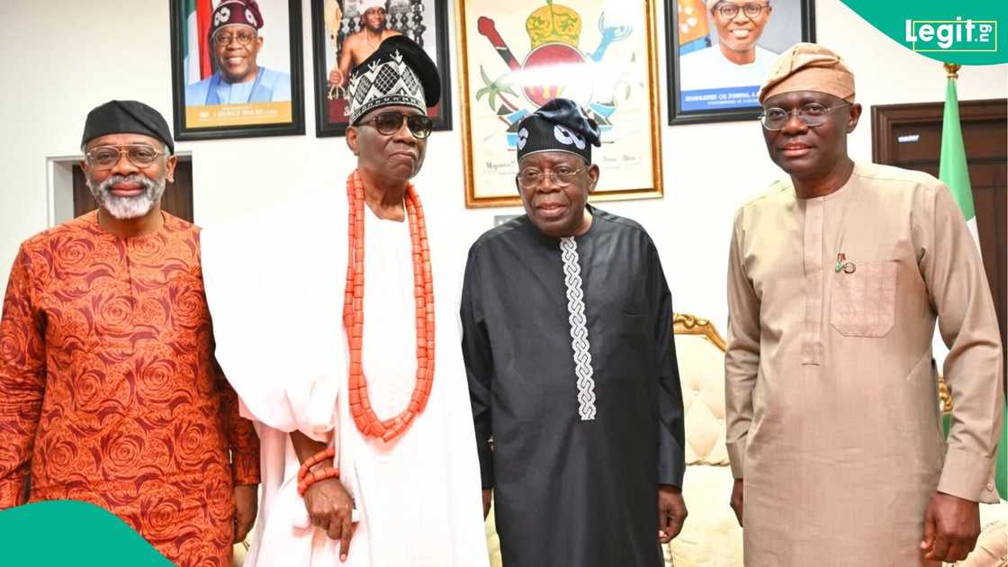 Tinubu, Sanwo-Olu’s greeting of Oba of Lagos triggers reactions over Yoruba customs and royal respect