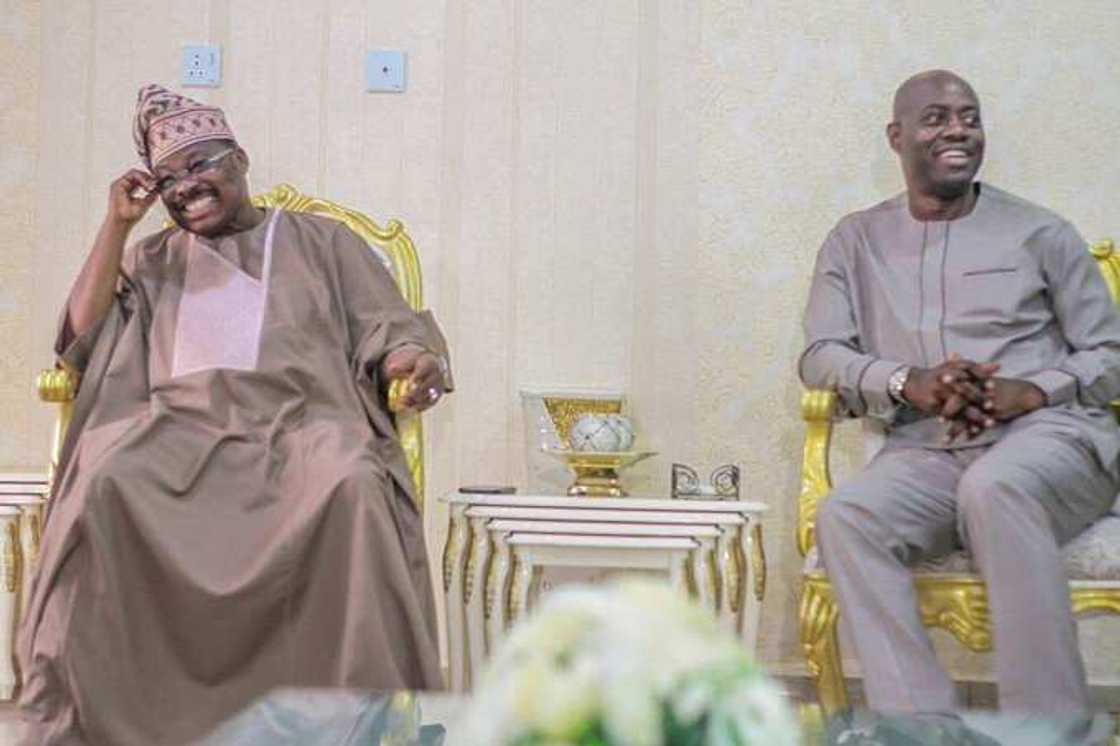 Abiola Ajimobi ya mutu ne bayan COVID-19 ta jefa shi a gargara - Gwamna Fayemi Abiola Ajimobi ya mutu ne bayan COVID-19 ta jefa shi a gargara - Gwamna Fayemi