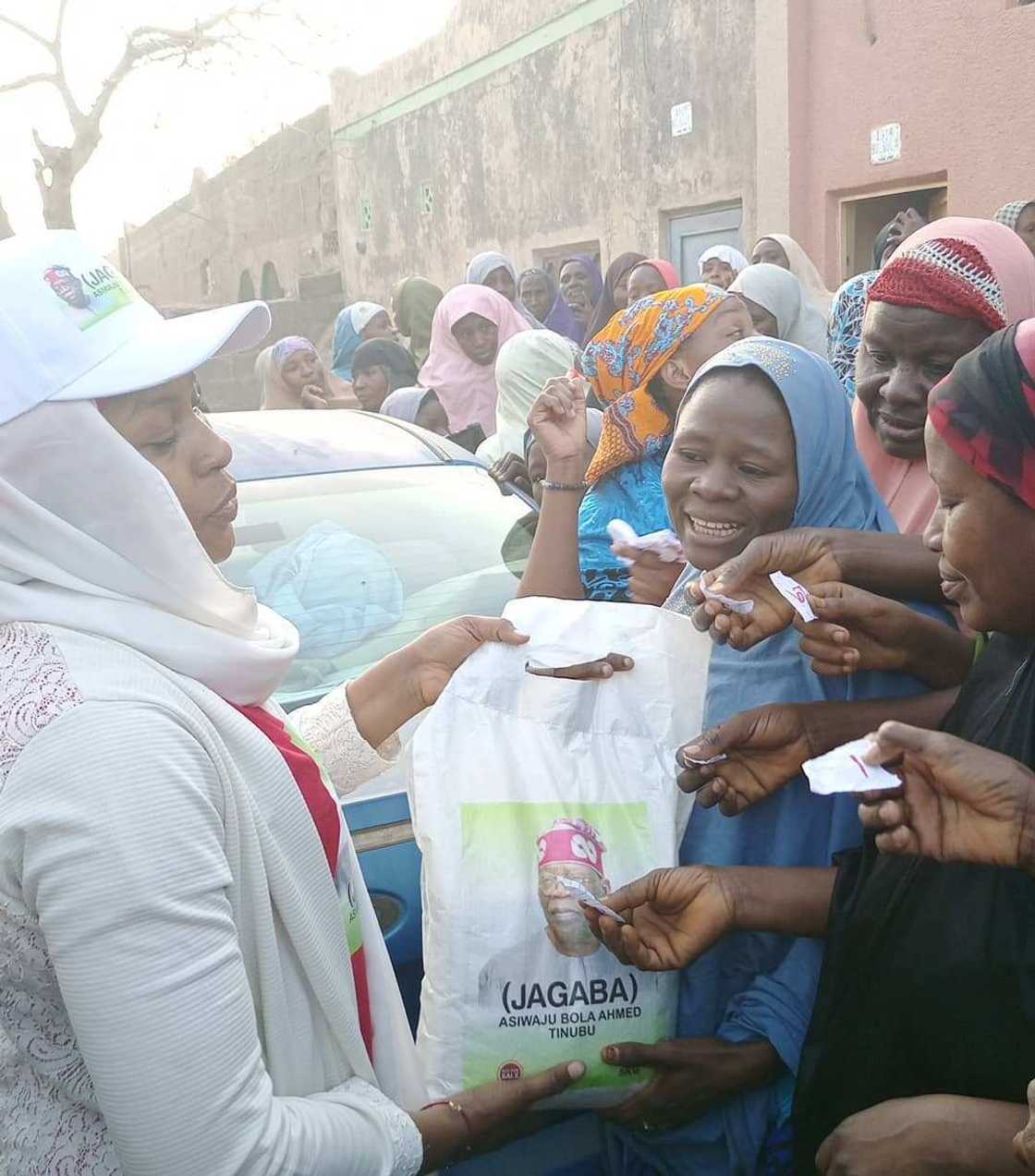 Maraba da Ramadan: An yi rabon shinkafar Tinubu a jihar Kano