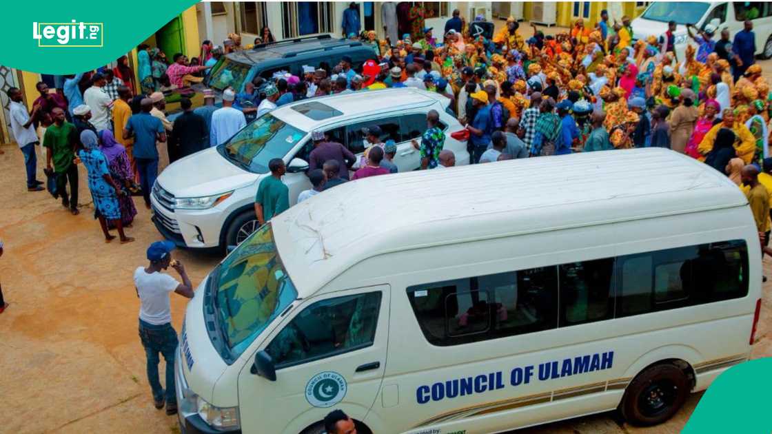 Wajen da aka raba motoci a Kwara Wajen da aka raba motoci a Kwara