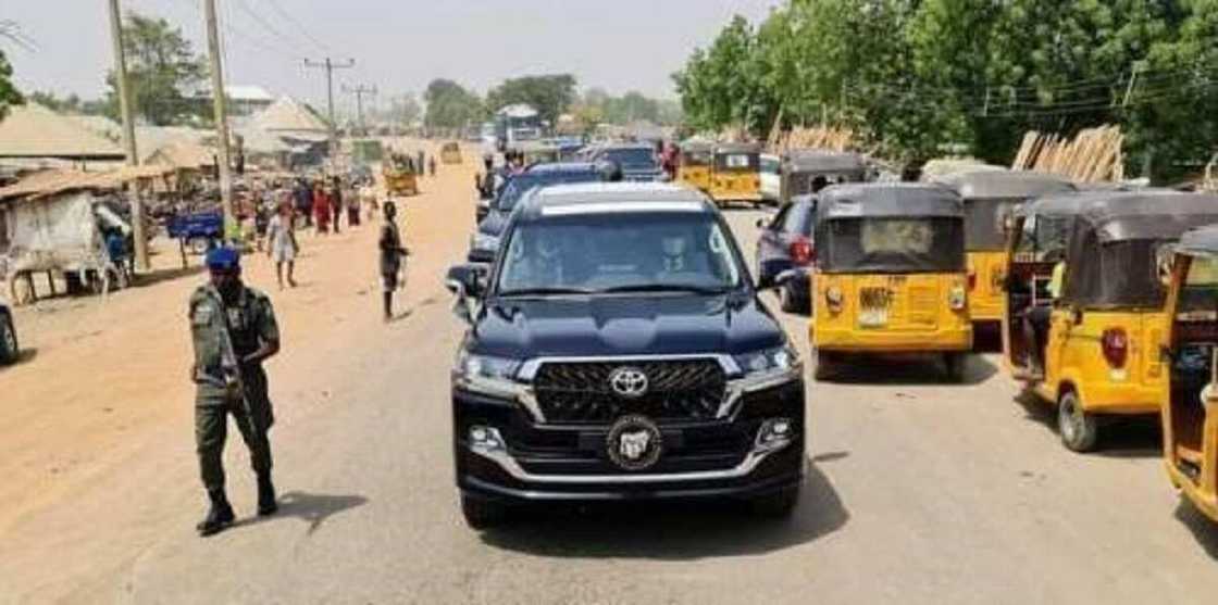 Dankareriyar motar alfarmar da shugaban Miyetti Allah ke hawa ta janyo cece-kuce Dankareriyar motar alfarmar da shugaban Miyetti Allah ke hawa ta janyo cece-kuce