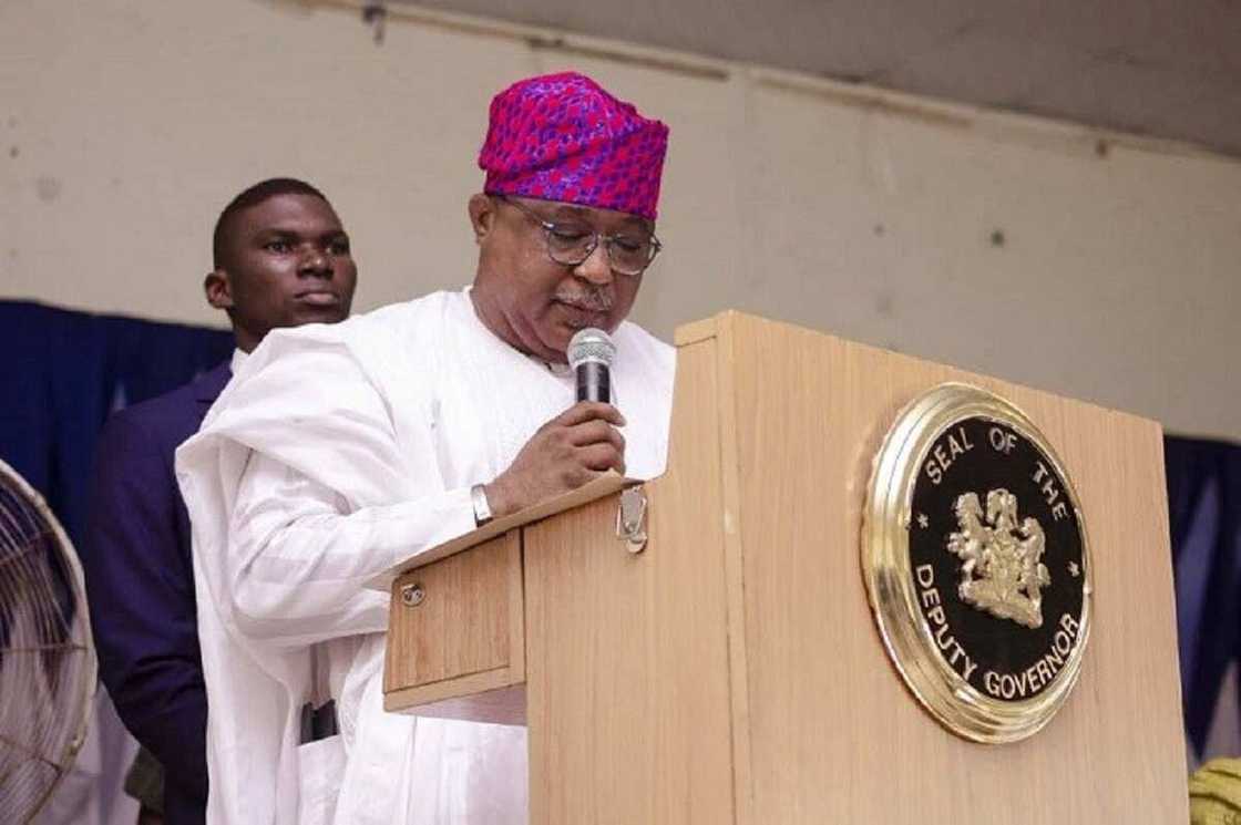 Mataimakin gwamnan jihar Kwara ya warke daga cutar korona Mataimakin gwamnan jihar Kwara ya warke daga cutar korona