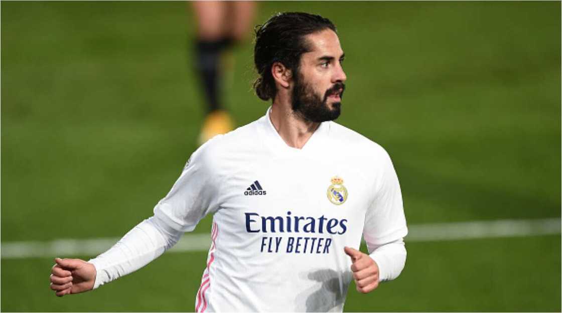 Real Madrid star blasted for spending 1 minute 20 seconds to fix his hair before warming up against Getafe Real Madrid star blasted for spending 1 minute 20 seconds to fix his hair before warming up against Getafe