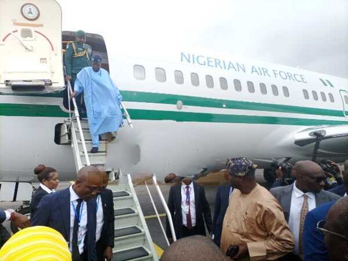 Tinubu ya dawo gida Najeriya bayan ziyarar da ya kai a Jamhuriyar Benin Tinubu ya dawo gida Najeriya bayan ziyarar da ya kai a Jamhuriyar Benin