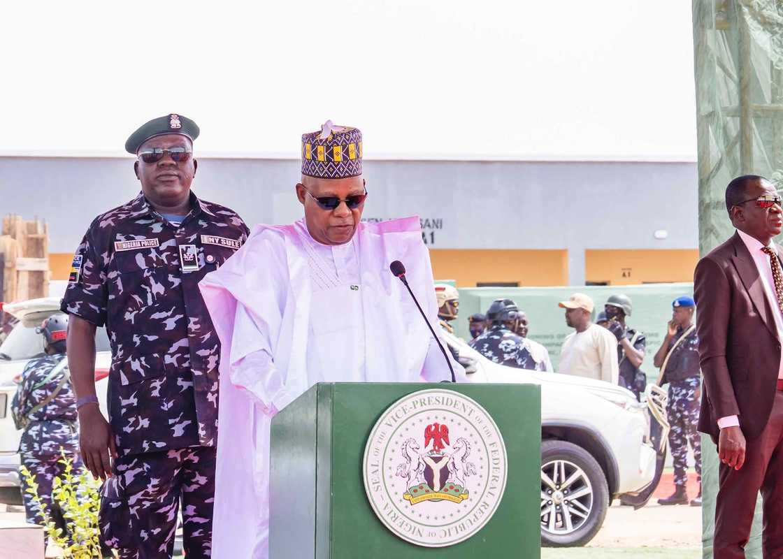 Kashim Shettima ya yabawa Gwamna Uba Sani Kashim Shettima ya yabawa Gwamna Uba Sani