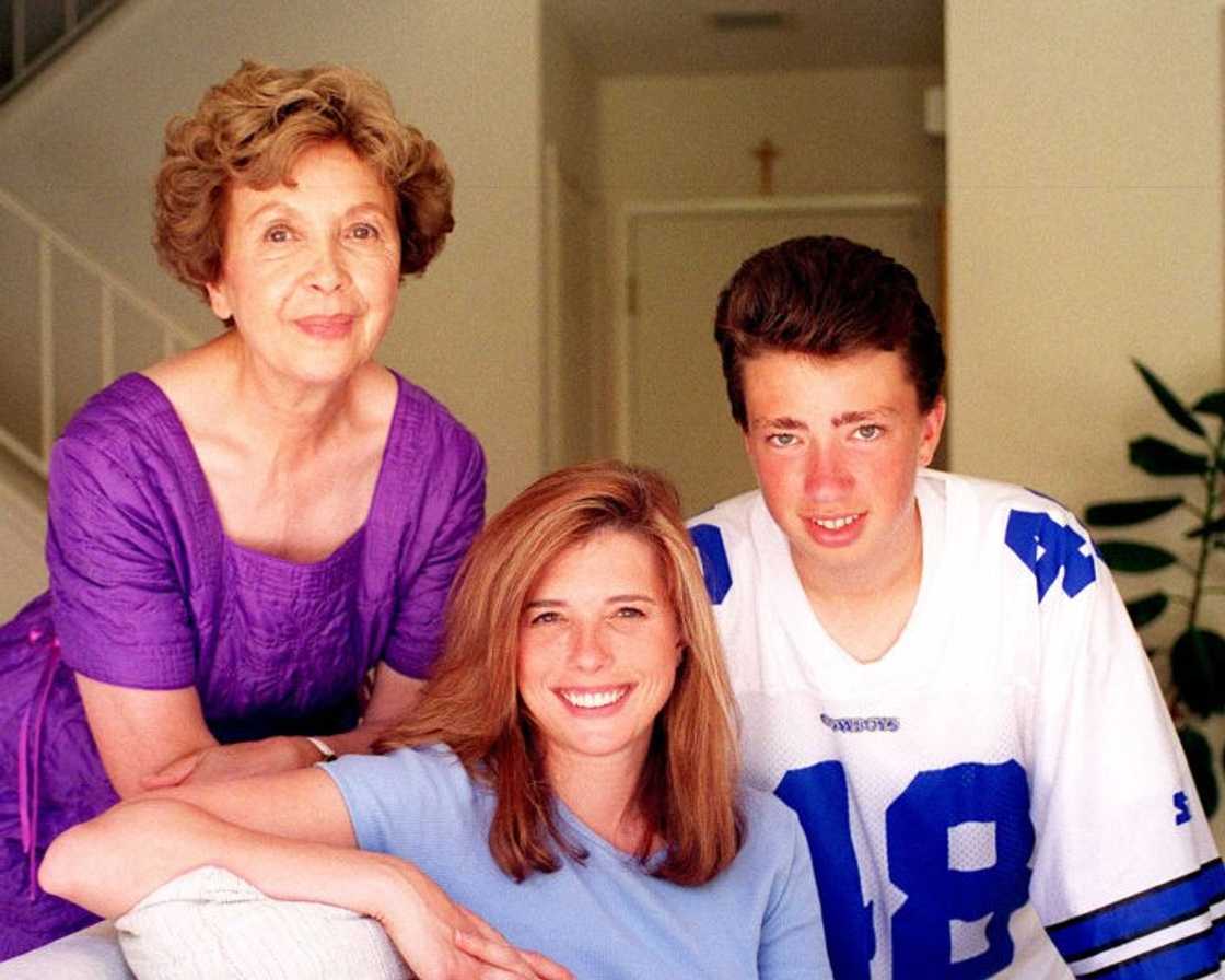 Roxanne Tunis with her daughter and grandson