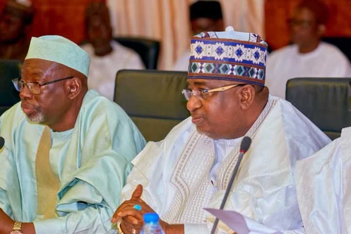 Gwamnatin Kebbi za ta tura 'yan bindiga don samar da tsaro Gwamnatin Kebbi za ta tura 'yan bindiga don samar da tsaro