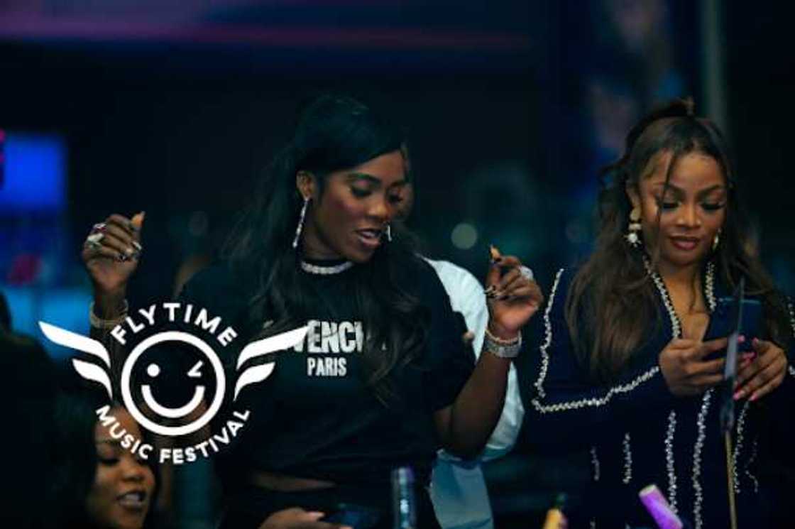 Flytime Music Festival Day 2: Ne-Yo, Bovi, Flavour, Simi & Chike Thrilled Fans and Couples Flytime Music Festival Day 2: Ne-Yo, Bovi, Flavour, Simi & Chike Thrilled Fans and Couples