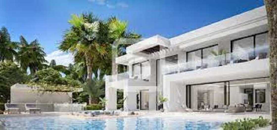 Aljannar duniya: Hotunan cikin katafaren gidan £45m na Ronaldo da motocin alfarma Aljannar duniya: Hotunan cikin katafaren gidan £45m na Ronaldo da motocin alfarma