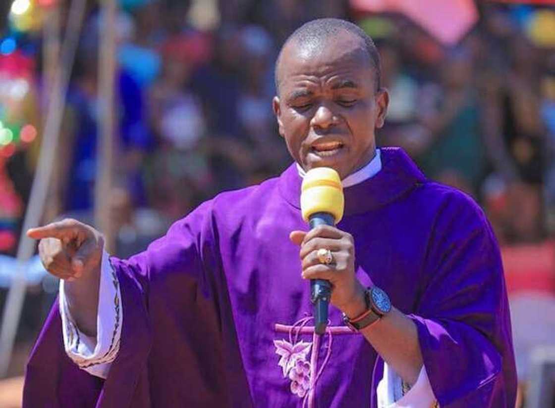 Revd Fr Ejike Mbaka, Nigerian politicians