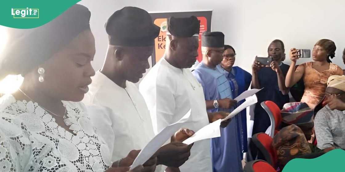 Video of Ekiti appointees taking the oath of office using Ògún Idol, Quran, trends online Video of Ekiti appointees taking the oath of office using Ògún Idol, Quran, trends online