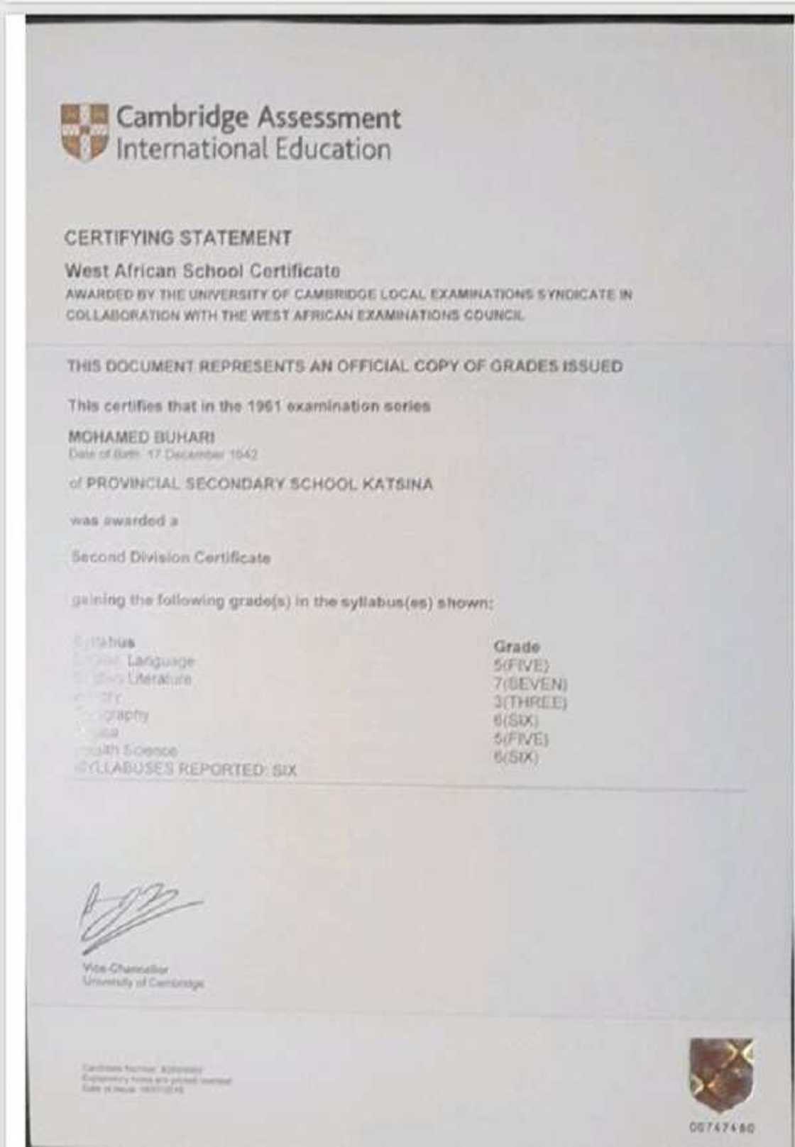 Tsofaffin hotunan makarantar da shugaba Buhari ya kai wa kotun zabe a matsayin shaidar kammala karatunsa Tsofaffin hotunan makarantar da shugaba Buhari ya kai wa kotun zabe a matsayin shaidar kammala karatunsa