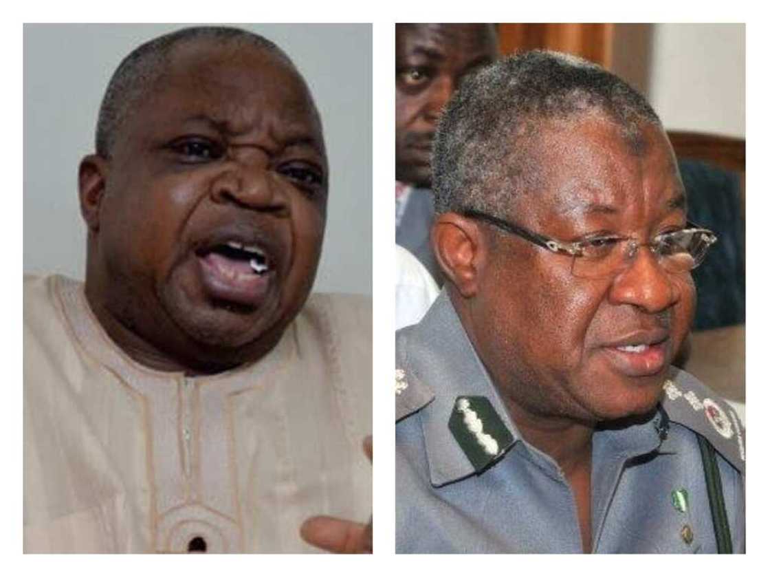 Tsohon shugaban kwastam da wani sun mayar da N8bn asusun gwamnati Tsohon shugaban kwastam da wani sun mayar da N8bn asusun gwamnati