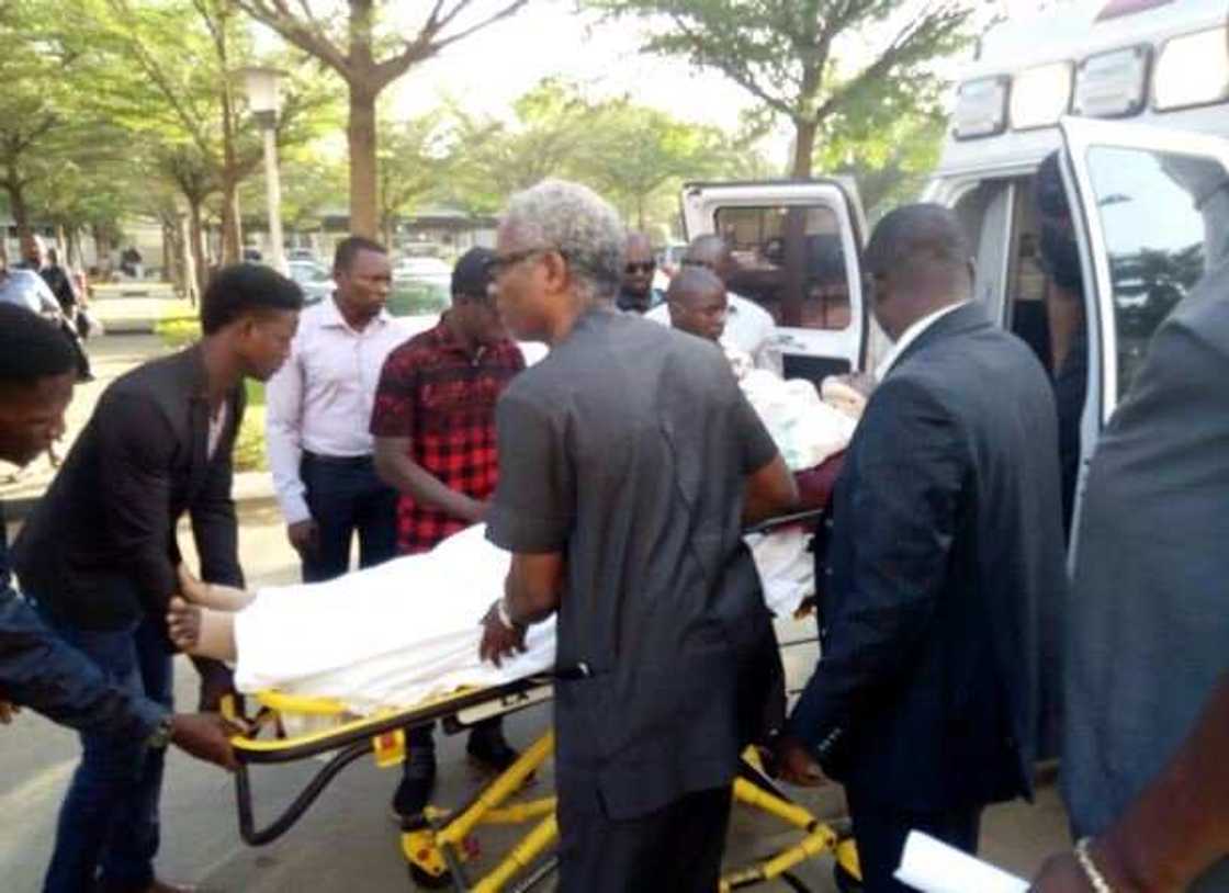 A daure da ankwa a kan kujerar asibiti - Hotunan yadda aka yi shari'ar Metuh cikin shekaru 4 A daure da ankwa a kan kujerar asibiti - Hotunan yadda aka yi shari'ar Metuh cikin shekaru 4