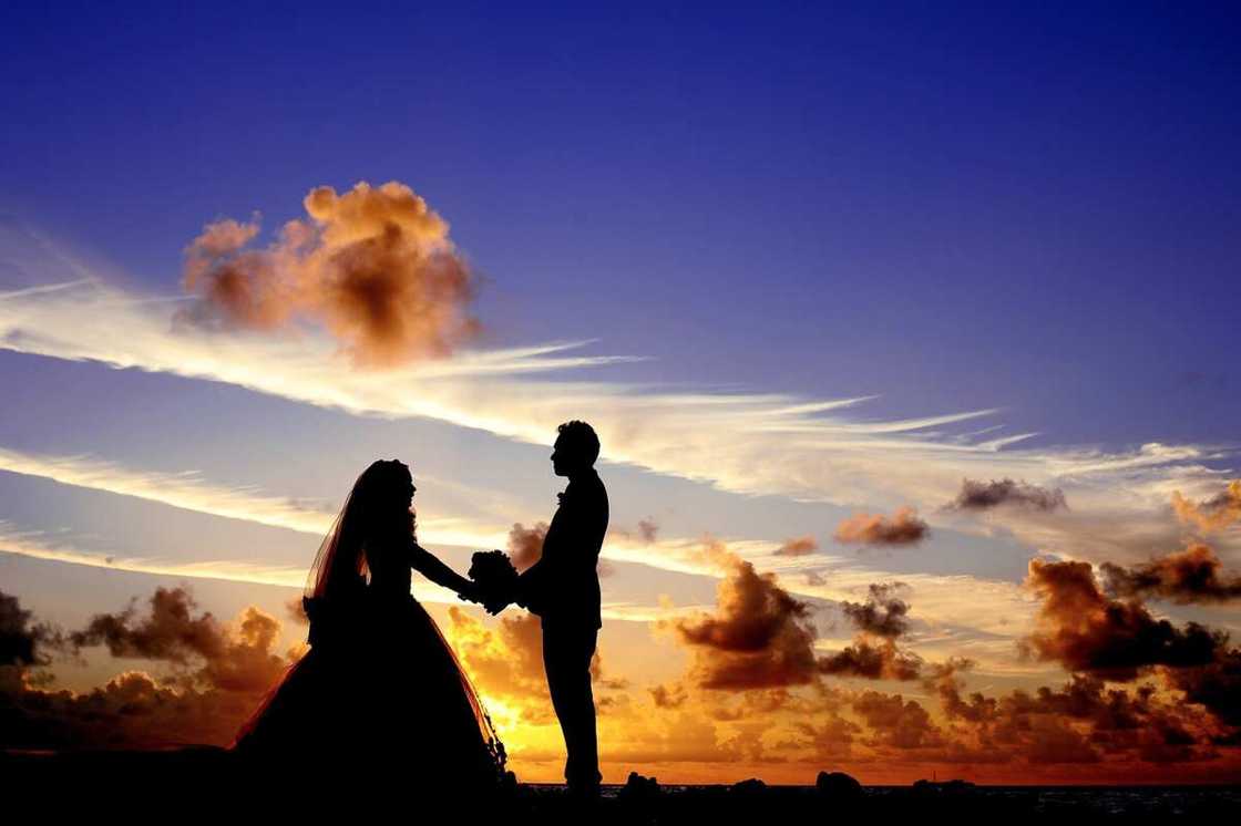 What to write in a wedding card What to write in a wedding card