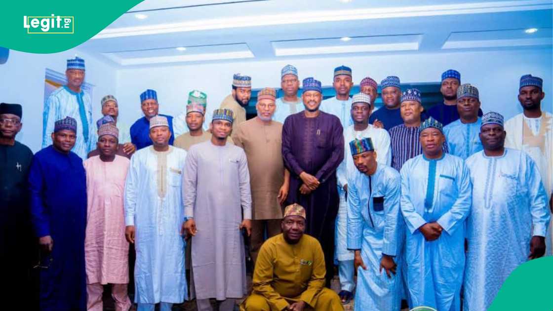 Gwamnan Katsina ya dawo Najeriya amma ya tsaya Kaduna inda ya gana da 'yan majalisa Gwamnan Katsina ya dawo Najeriya amma ya tsaya Kaduna inda ya gana da 'yan majalisa