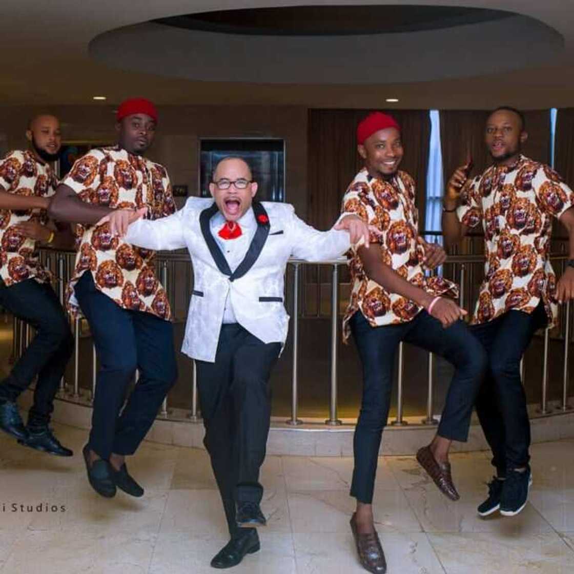 To fah: Mazan Amurka suma sunce baza ayi babu su ba, yayin da wani Dan Amurka ya zo auren matar shi a Najeriya To fah: Mazan Amurka suma sunce baza ayi babu su ba, yayin da wani Dan Amurka ya zo auren matar shi a Najeriya