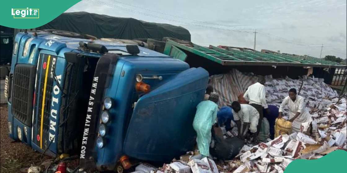 The lone DAF truck crashed near the Muslim Cemetery area in Kwara State.