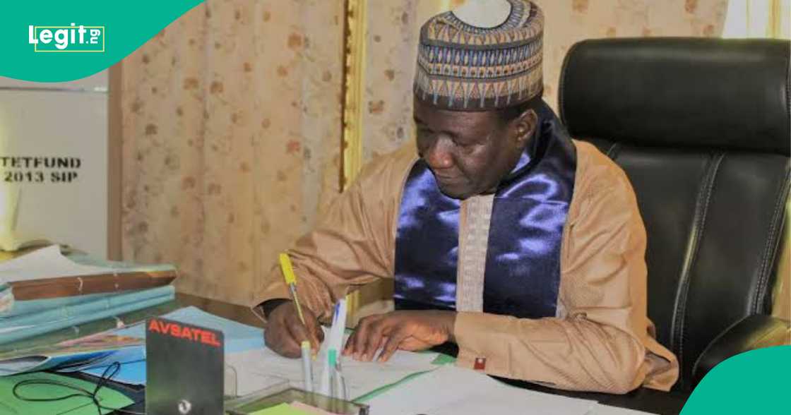 Farfesa Laminu Mele ya zama sabon shugaban Jami'ar Maiduguri Farfesa Laminu Mele ya zama sabon shugaban Jami'ar Maiduguri