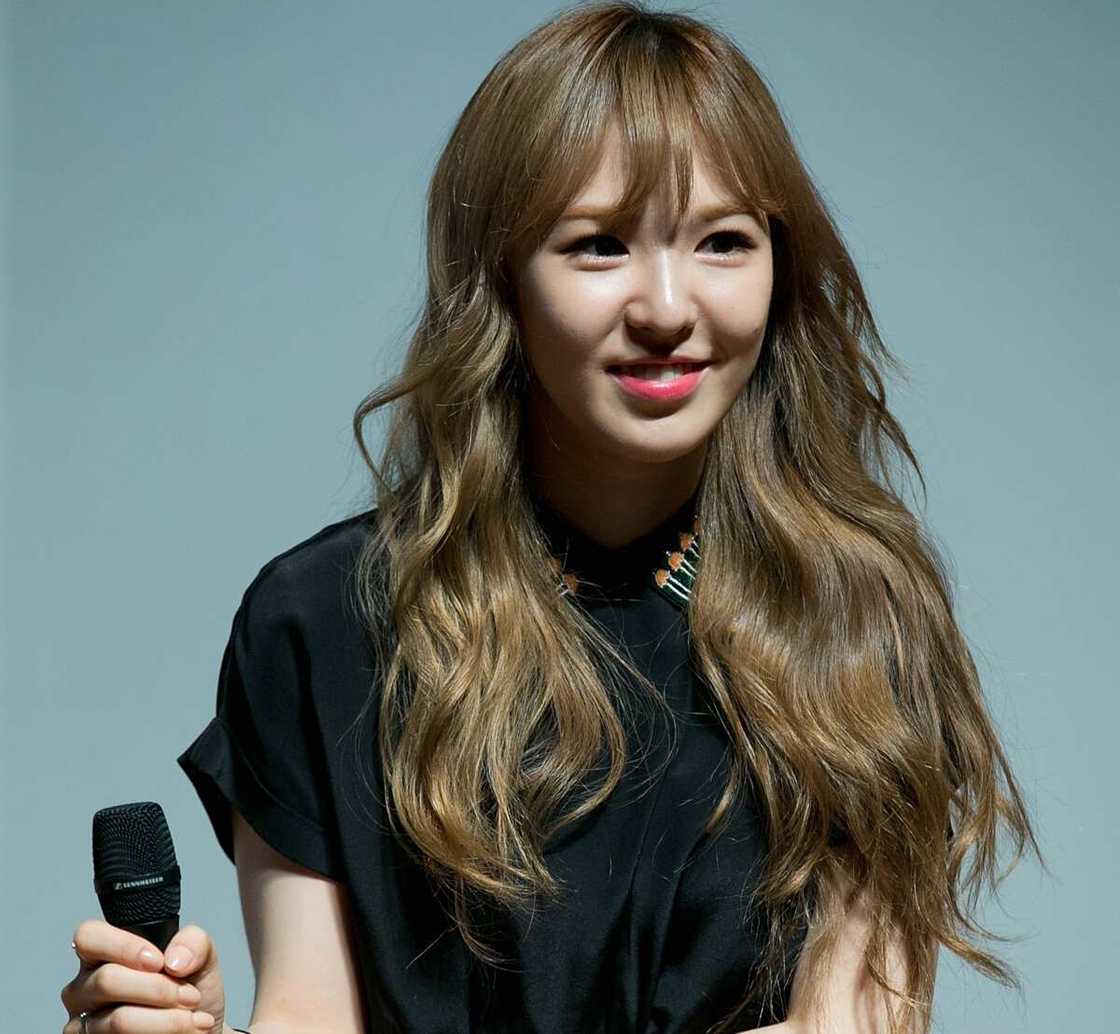 pretty K-pop idols pretty K-pop idols