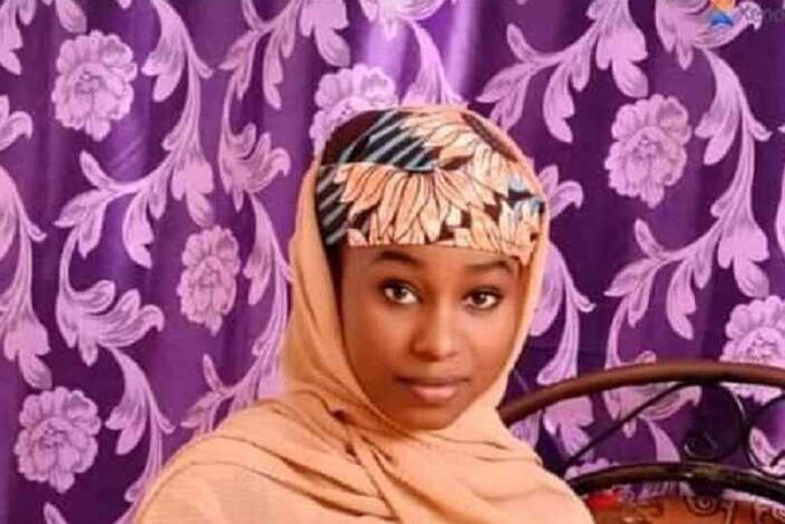 Hotunan kyakyawar budurwar da ta rasu ana saura kwanaki 3 auren ta Hotunan kyakyawar budurwar da ta rasu ana saura kwanaki 3 auren ta