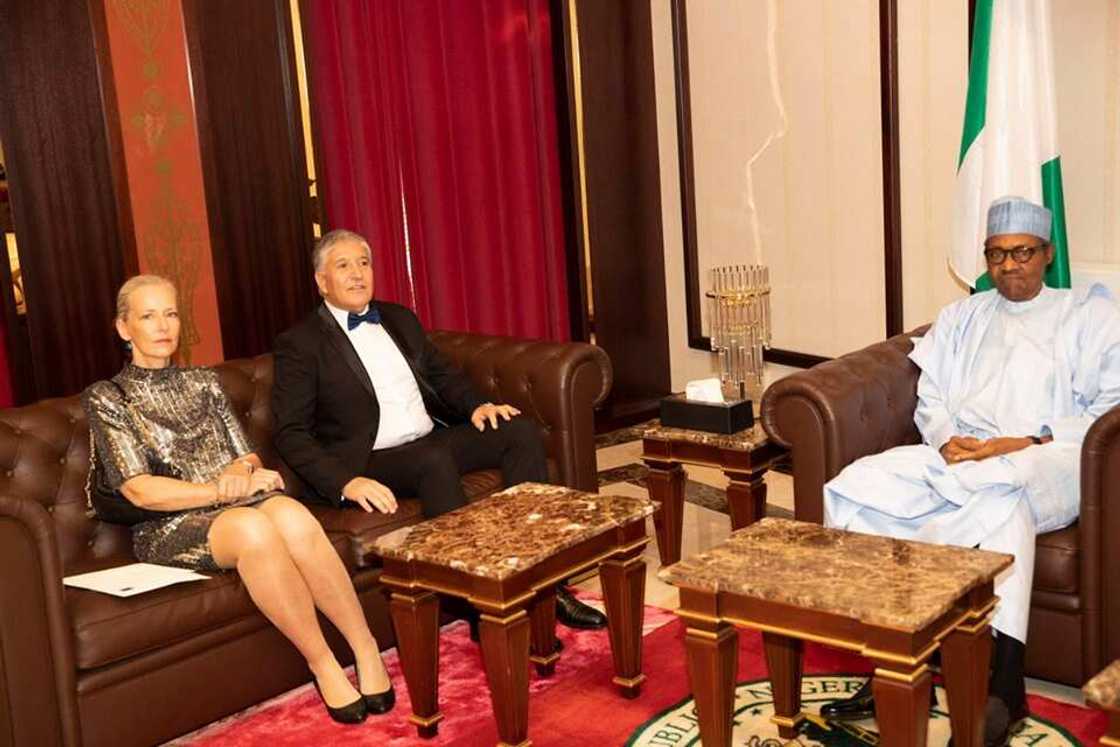 Buhari received letters of credence from 2 new Nigeria envoys Buhari received letters of credence from 2 new Nigeria envoys