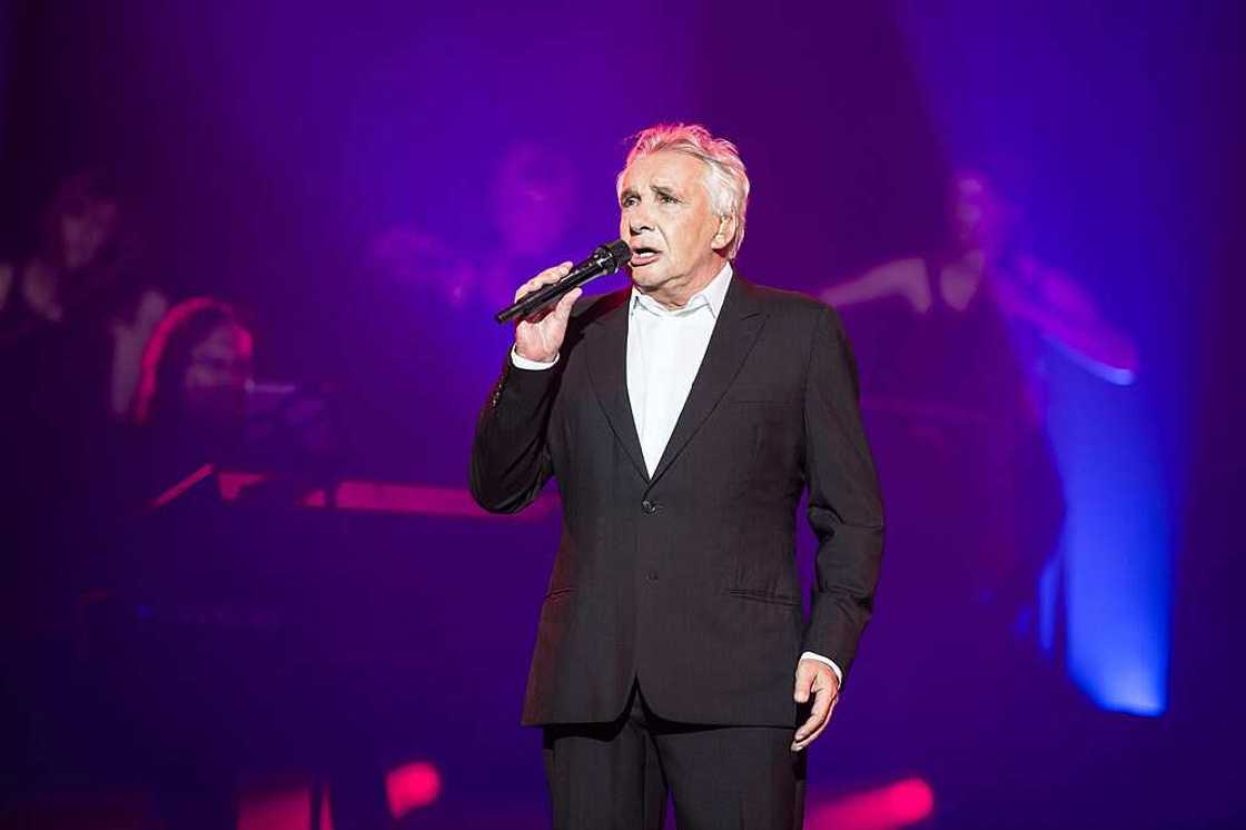 Le chanteur français Michel Sardou. Le chanteur français Michel Sardou.