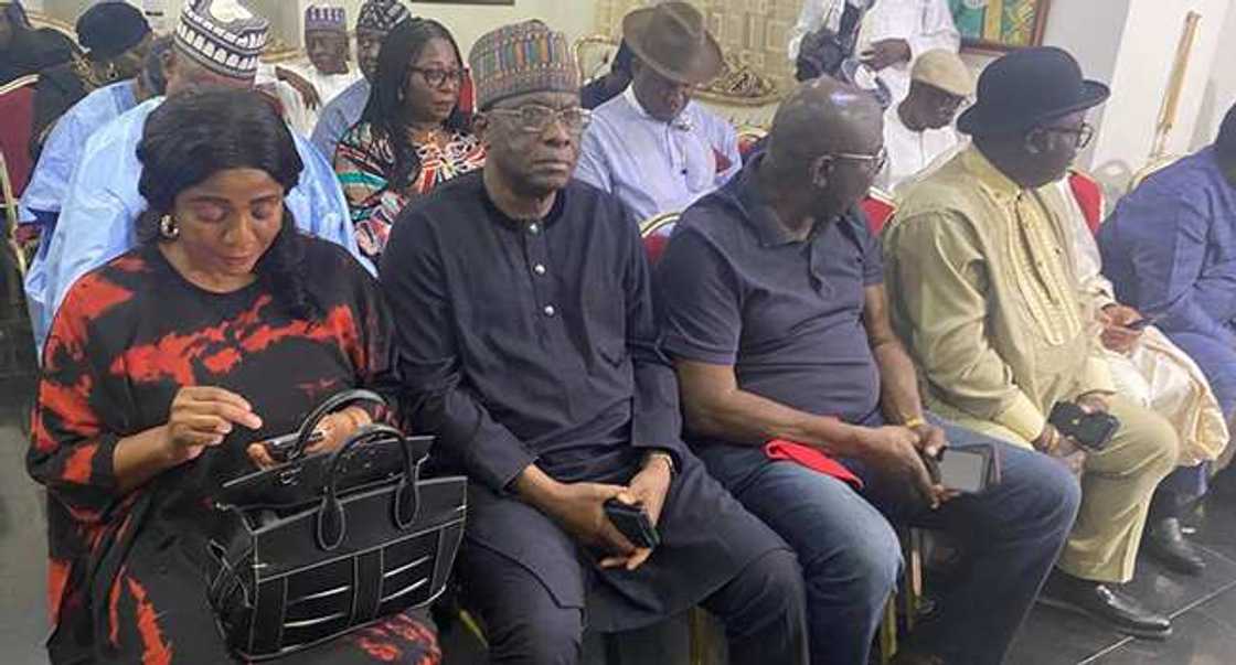 Taro da Sanatocin PDP. Taro da Sanatocin PDP.