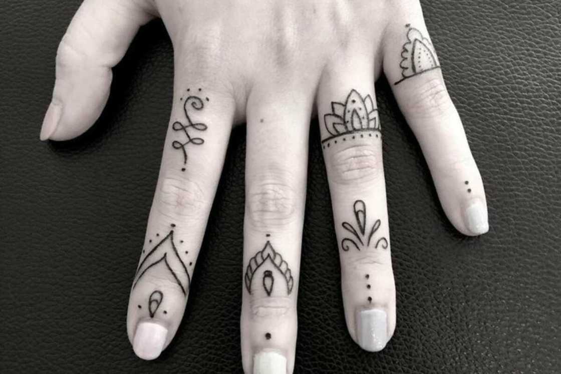 funny finger tattoos funny finger tattoos
