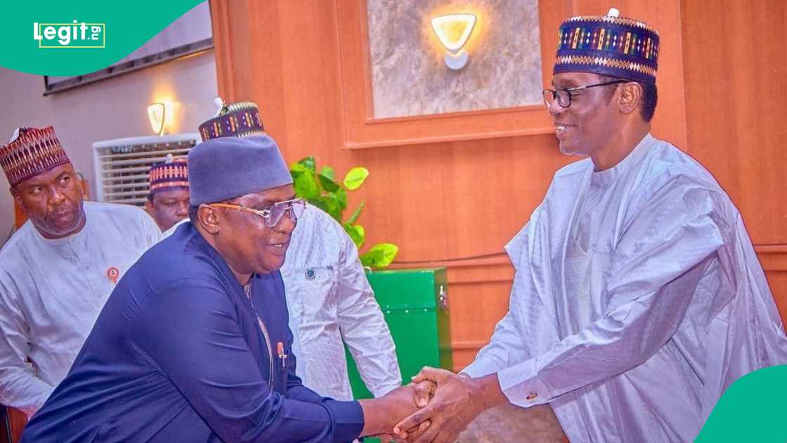 Sanata ya fadi dalilin janye takara ga Gwamna Buni