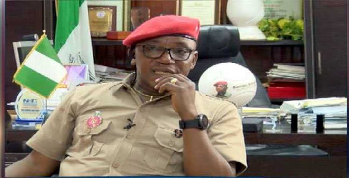 Na kusa da Buhari su suke kangeshi da masu fada masa gaskiya, Solomon Dalung Na kusa da Buhari su suke kangeshi da masu fada masa gaskiya, Solomon Dalung