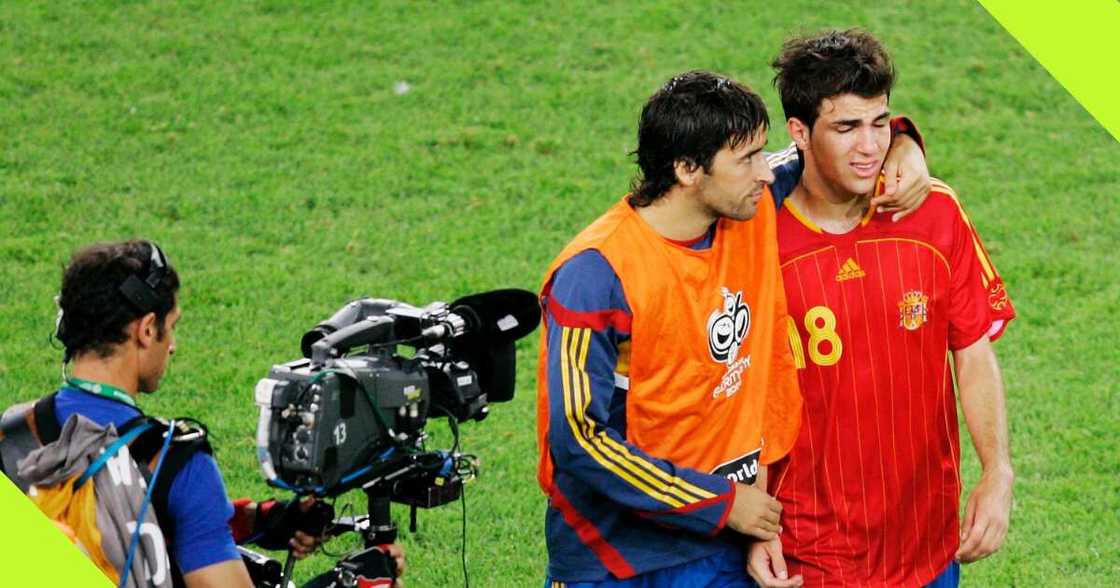 Raul Gonzalez console Fabregas Raul Gonzalez console Fabregas