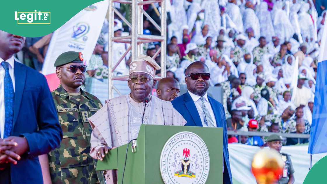 Tinubu in Kaduna: Man tries to approach President Tinubu in trending video Tinubu in Kaduna: Man tries to approach President Tinubu in trending video